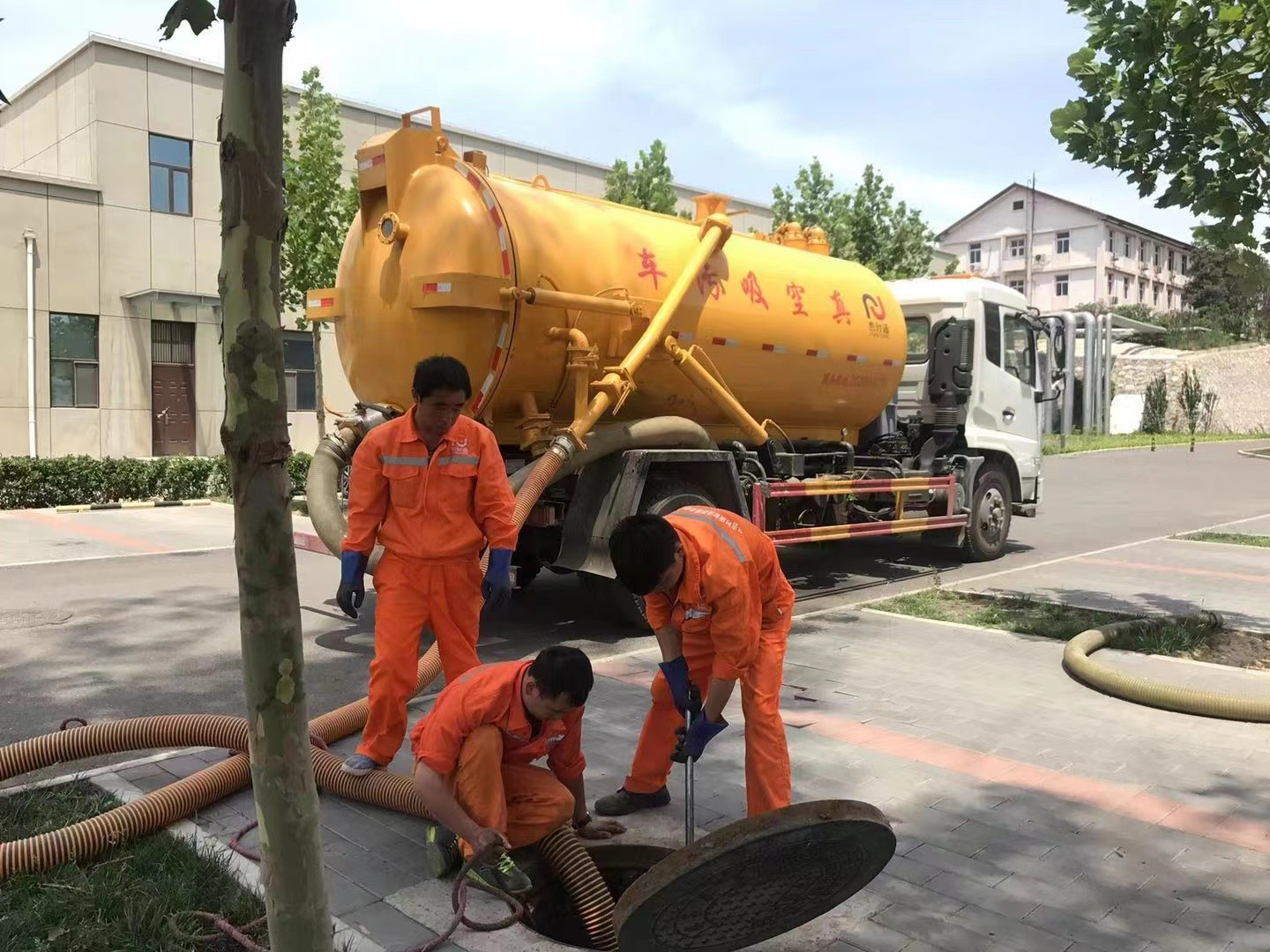 中兴镇化粪池清理与5-8吨吸粪车施工效率分析